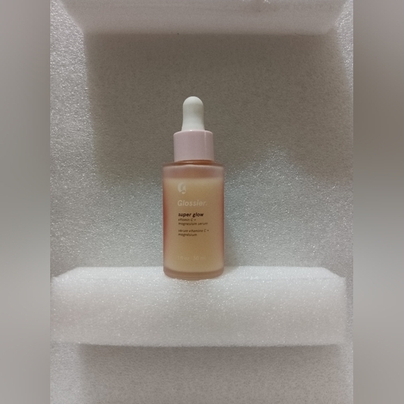 Glossier Super Glow Vitamin C + Magnesium Serum - Picture 8 of 12